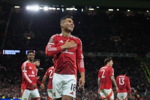 卡塞米罗：生涯从未见过曼联这样棒的球迷，落后时他们声浪更澎湃