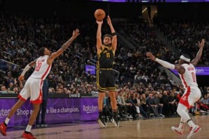 勇士开会解决进攻困局 库里隐晦质疑克雷出手选择